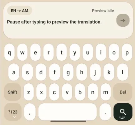 FlowLingo keyboard with a translation preview strip above the keys